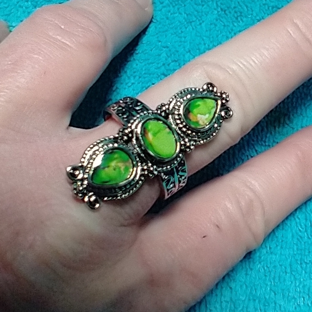 Silvertone large green stone decorative intricate ring